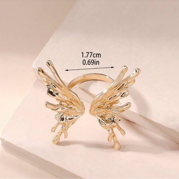 Elegant Gold Butterfly Ring - Picture 3 of 3